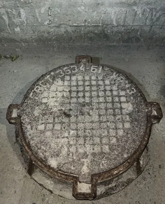 Люк чугунный тяжелый, Россия 1