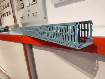 Legrand (Leggrand) Lina seriyasi perforatsiyali kabel qutisi (perfokorb) 1
