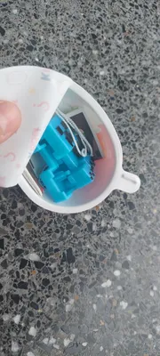 Заряженный крипер из колекции киндер джой майнкрафт 1