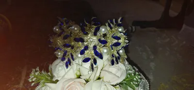 Продаётся диадема с камнями голубого и белого цвета 1
