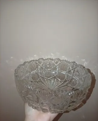 Gravirovka qilingan billur vaza