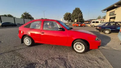 1,6 litrli Opel Kadett sport avtomobili sotiladi 1