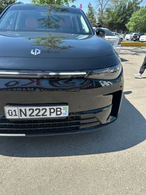 Срочно продается бампер для Leepmotors C16 1