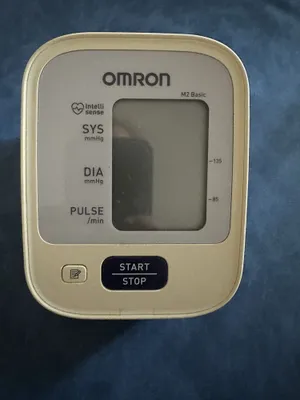 Omron tonometri ishlamaydi, manjet va adapter yo‘q. Ehtiyot qismlar yoki ta’mirlash.