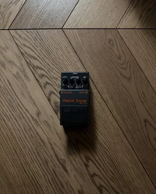 педаль Boss MT-2