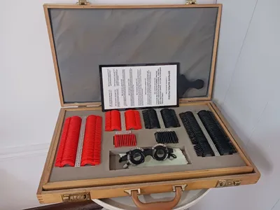 Yaxshi holatdagi ko‘zoynaklar to‘plami