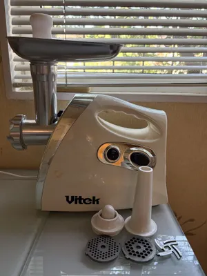 Мясорубка Vitek 1