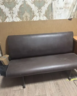 Продаётся кожаный диван