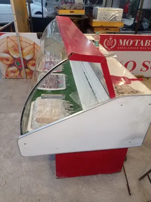 Витринный холодильник, есть гарантия 1