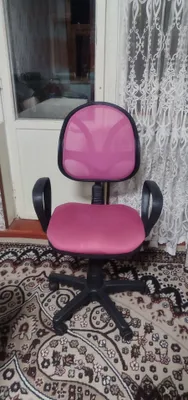 Продаётся офисный стул 1