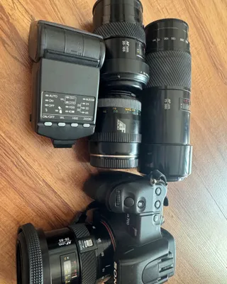 Sony α700 oynali kamerasi, obyektivlar, chaqnagich 1