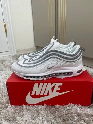 Белые кроссовки Nike