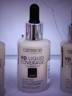Тональная основа Catrice