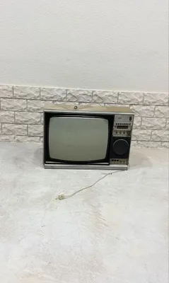 Antikvar televizor ishlaydi