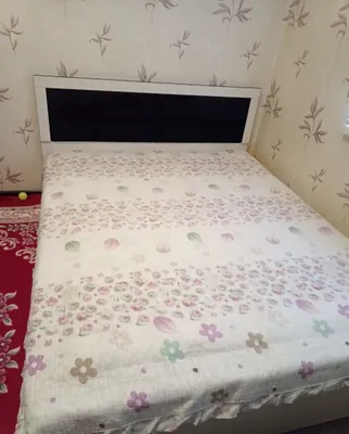 Oq rangli spalni matrasi bilan 1