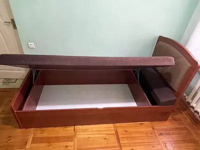 Bir kishilik karavot sotiladi. 1