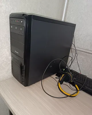 XEON 1245 V2, 16 GB DDR3, RX 470 4 GB. I7 3770 1