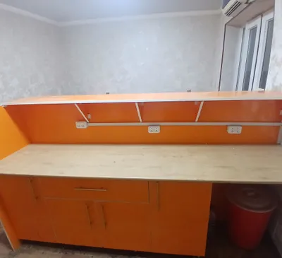 Bar uchun stol. Kichik kafe uchun stol-stul 3 komplekt. Arzon Srochna. 1