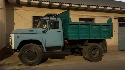 Продаётся самосвал ЗИЛ, 1991 года, состояние хорошее, стоит 6 месяцев 1