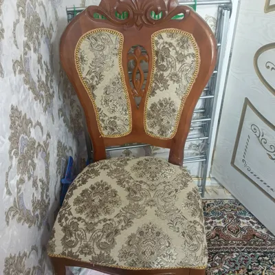 Продаются 8 стульев, по 200 тысяч за штуку