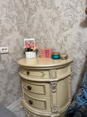 Итальянская мебель: шкаф, кровать, трюмо, 2 тумбы. 6