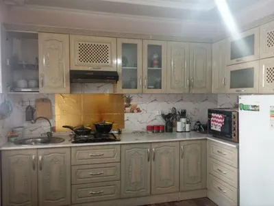 Продаются кухонный гарнитур, шкаф-стенка и трюмо 1