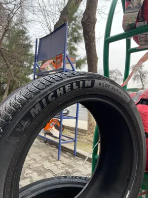 Michelin Alpin 5 275/45R21 1