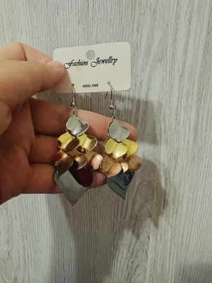 Продаются красивые каскадные женские серьги
