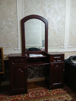 Трюмо с зеркалом продаётся
