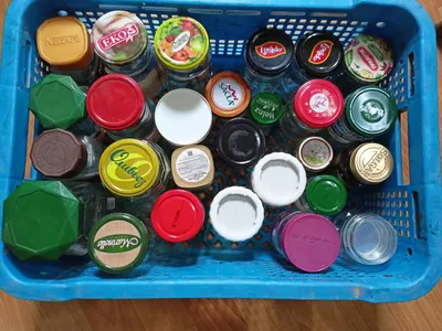 Metall etajerka va bankalar 1
