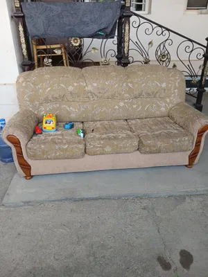 2 ta kresloli divan sotiladi