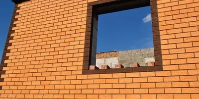 Кладка кирпича на балконах 1