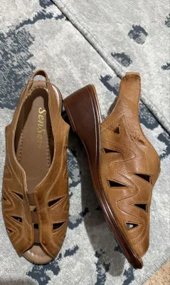 Женские босоножки