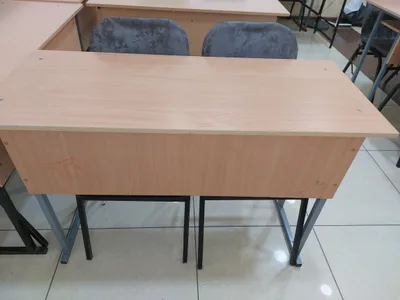 Продаётся парта и стулья цена договорная 1