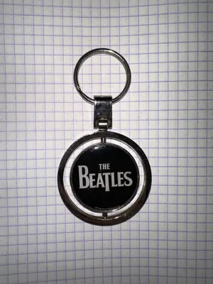 Продам эксклюзивный брелок «The Beatles» 1