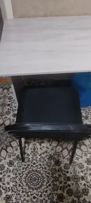 stol stul yani parta yangi kompetur dars qisayam boladi 1