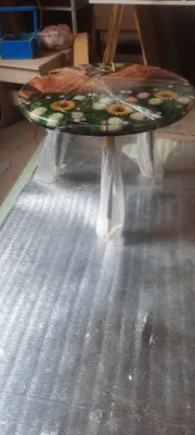Стол из эпоксидной смолы 1