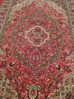 Yangi gilam (Avstriyada ishlab chiqarilgan), o‘lchami 2 m x 3 m