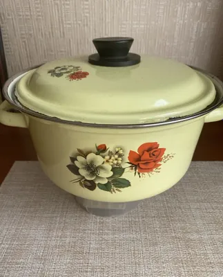 Эмалированная кастрюля