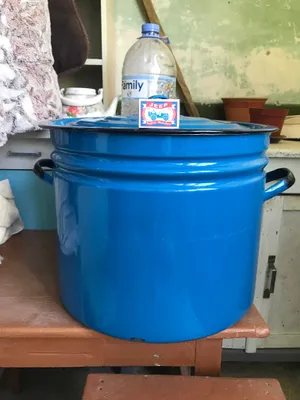 Sovet emalli qozoni.