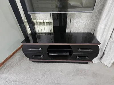 televizor va ovoz kuchaytirgichlari uchun tumba 1