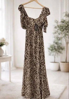 Leopard naqshli ayollar ko‘ylagi.