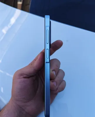Honor 400 Pro 12/512: заднее стекло разбито, обмен с доплатой 150 тысяч 1