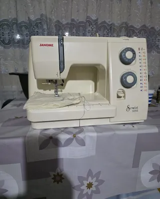 Продаю швейная машинка Janome