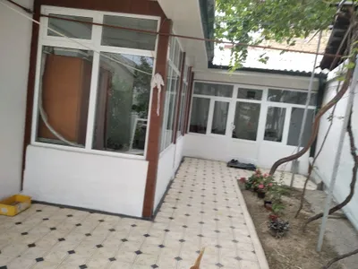 Yer uchastkasidagi uy sotiladi