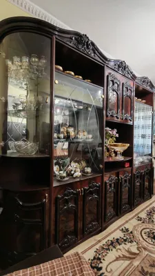 Yaxshi holatdagi mebel devori