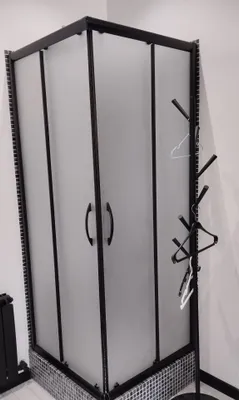 Душевая кабинка на роликах 1