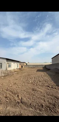 В городе Янгиюль, за банкетным залом «Шердор» (Медколледж), продаётся дом на участке 8 соток 1