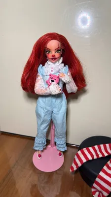 «Pennywise» qo‘rqinchli filmi asosidagi OOAK qo‘g‘irchoq 1