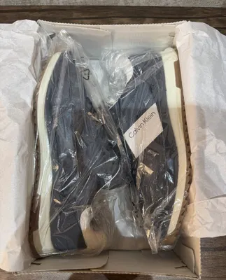 Original Calvin Klein krossovkalari. 1